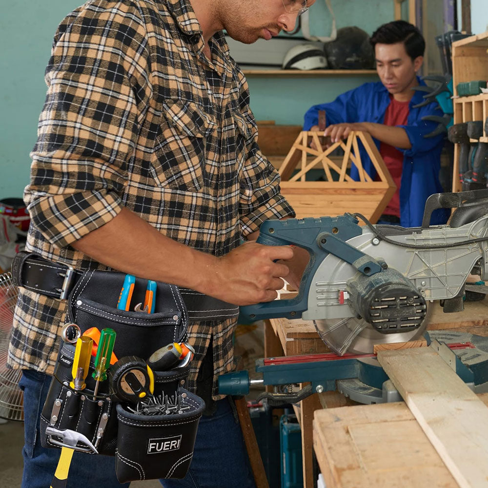 A carpenter cutting with a circular saw in his hand, wearing Fueri 6 pockets Tool belt pouch, nails in front pocket and tools in other pockets